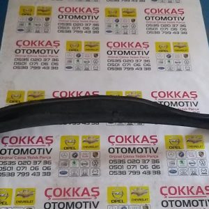 Opel astra F kasa cam ön ızgara altı