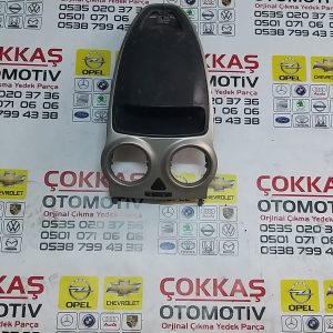 Opel corsa d kasa teyip çerçevesi